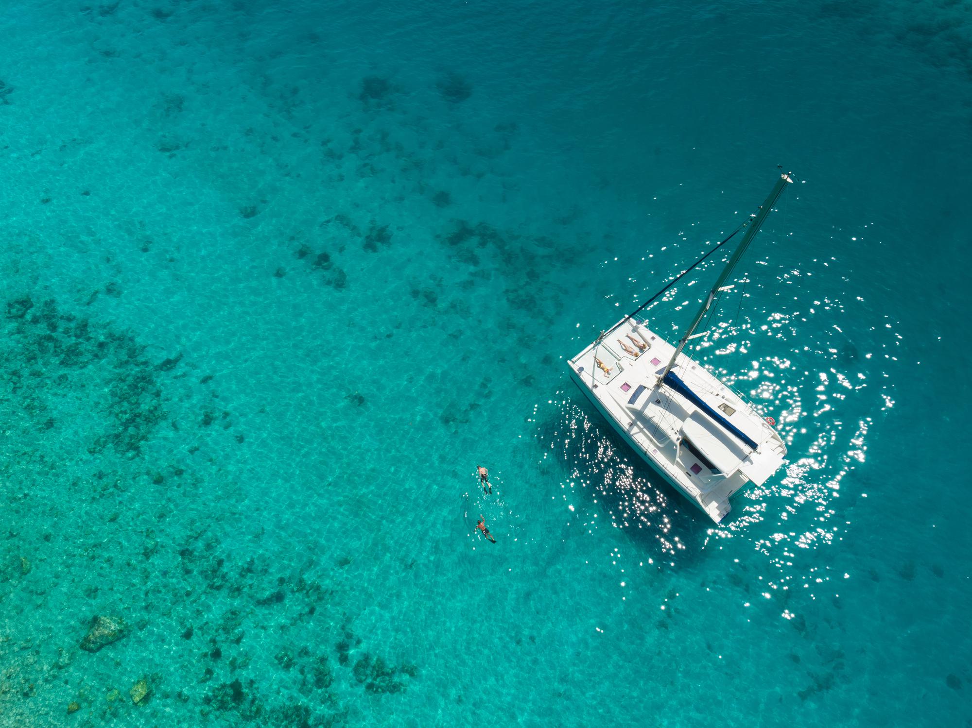 lugares-para-alquilar-un-catamaran