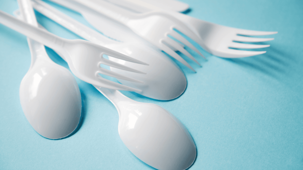 adios-al-plastico-de-un-solo-uso-como-la-prohibicion-impactaria-al-medioambiente-y-la-salud