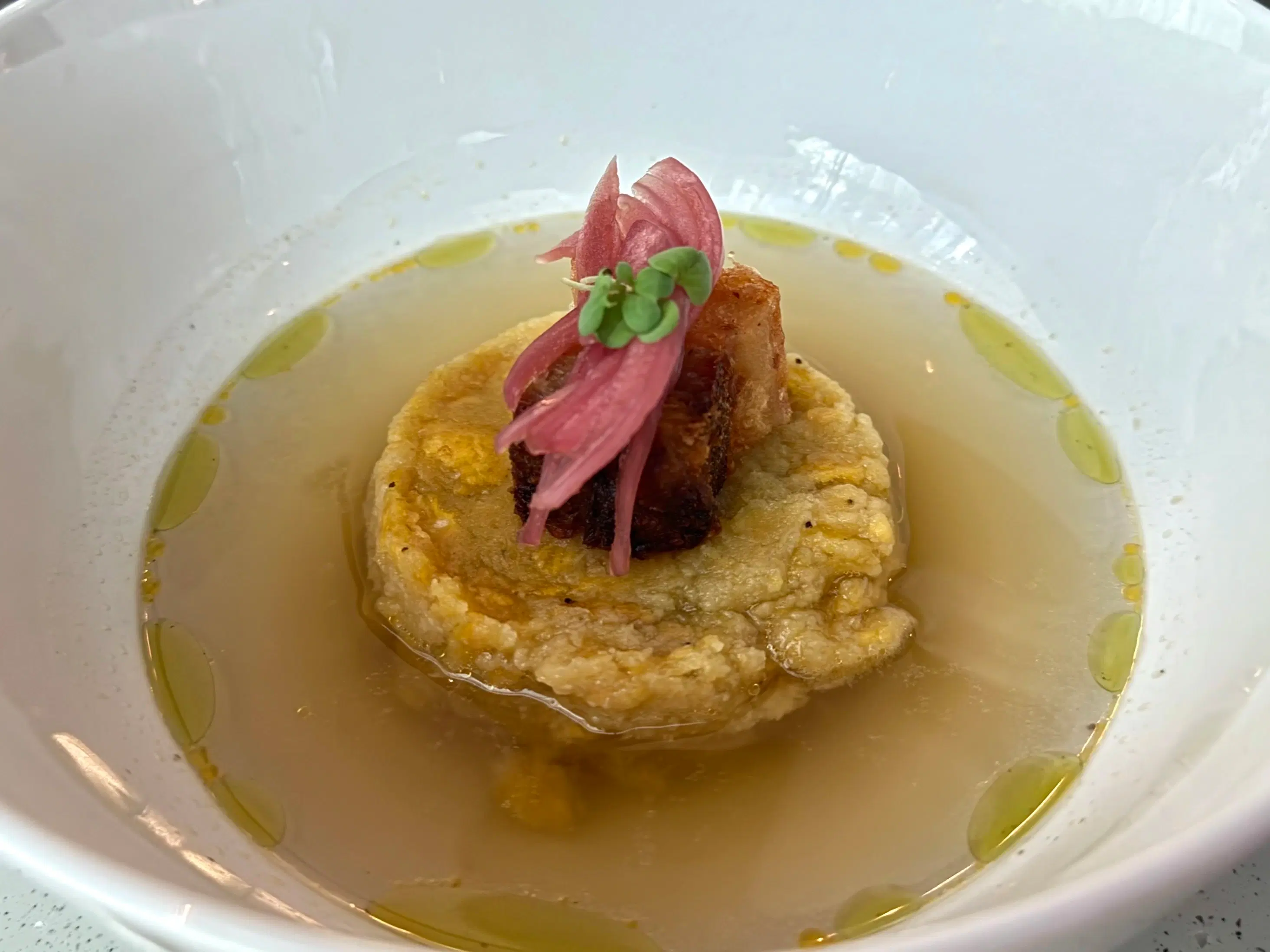 Caldo de gallina con mofongo y pork belly.
