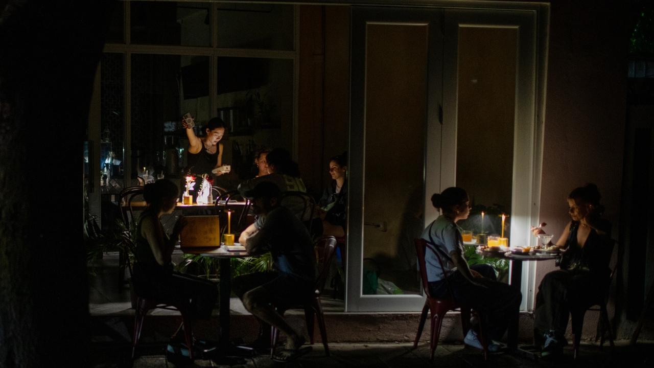 SAN JUAN, PUERTO RICO - APRIL 16: People have dinner at chinese restaurant Santurce during a massive power blackout that affected the entire island on April 16, 2025 in San Juan, Puerto Rico. The cause of the electricity outage is being investigated after all 1.4 million residents of the island lost power on Wednesday. (Photo by Jose Jimenez/Getty Images)
